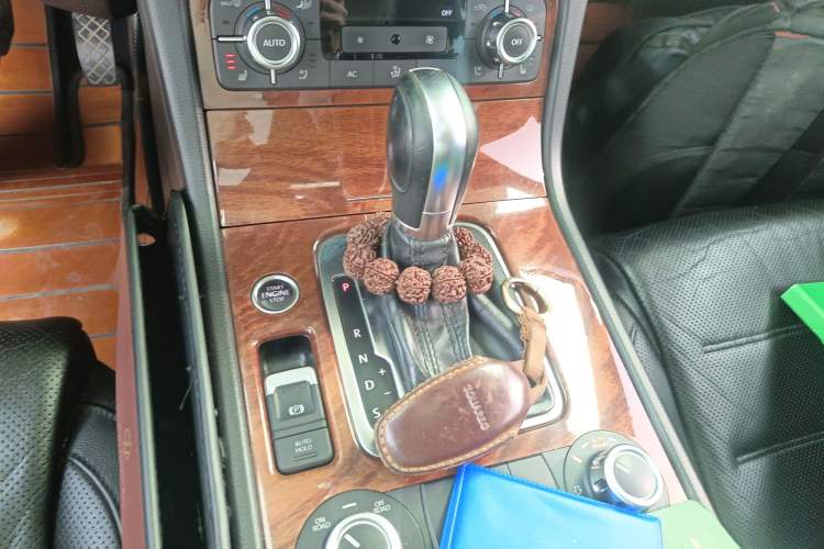 Used Volkswagen Touareg 2011 3.0 TSI High-End Version Gear Lever