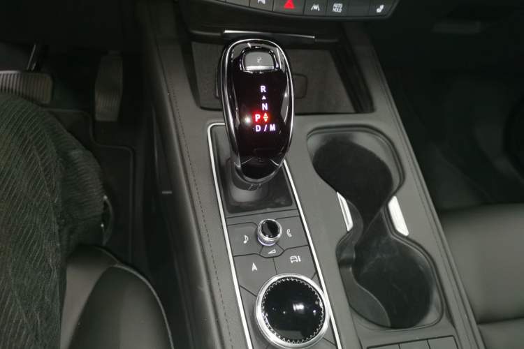 Used Cadillac XT4 2024 28T Two-Wheel-Drive Luxury Version Gear Lever