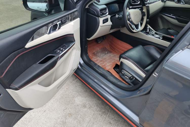 Used Lynk & Co 02 2018 1.5T DCT Two-Wheel Drive Zhaopu Version China V Standard
