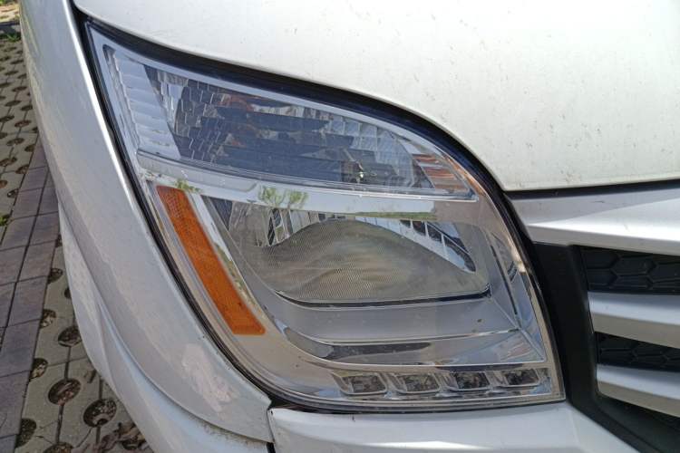 Used SAIC MAXUS Xintu V80 2019 2.0T Plus 6-Speed Manual – Aoyuntong Short Wheelbase Ultra-Low Roof 5/6-Seater