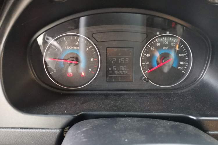 Used Dongfeng Fengon 330 2014 1.5L Manual Standard Edition DK15-02
