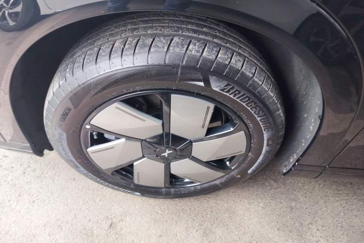 Used XPeng X9 2024 640 All-Wheel Drive High-Performance Max Left Front Wheel Hub