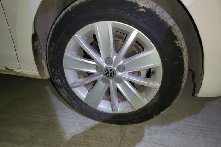 Used Volkswagen Jetta 2013 1.6L Manual Comfort Model Right Front Wheel Hub