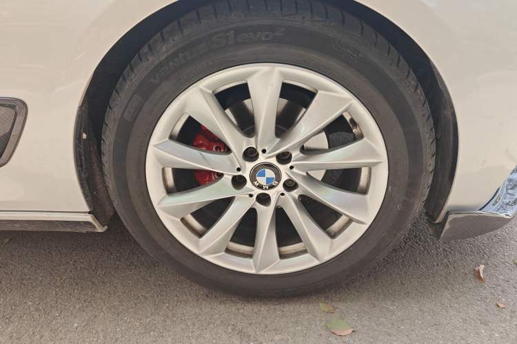 Used BMW 3 Series GT 2013 320i Sport Design Package Right Front Wheel Hub