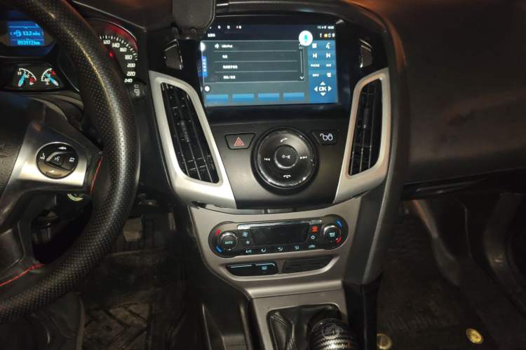 Used Ford Focus 2012 Hatchback 1.6L Manual Fashion Edition
