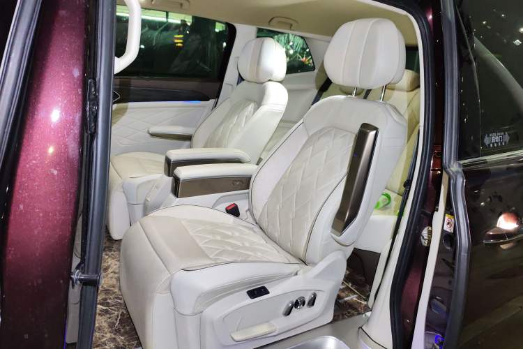 Used Volkswagen Viloran 2022 380TSI Prestige Edition Left Rear Seat