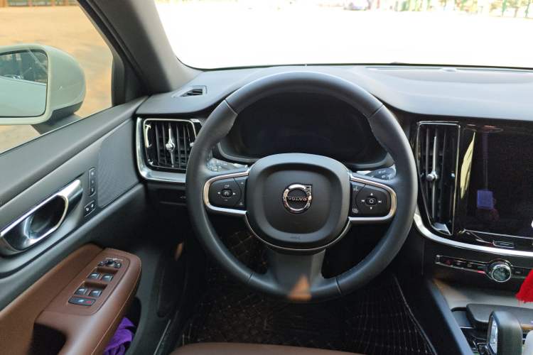 Used Volvo S60 2025 B4 Zhiyi Luxury Edition Steering Wheel