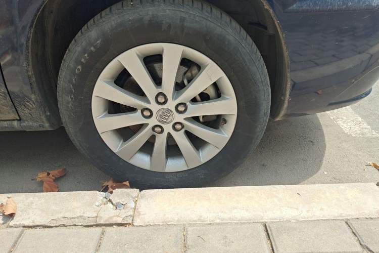 Used Buick GL8 2014 2.4L Classic Edition Right Front Wheel Hub