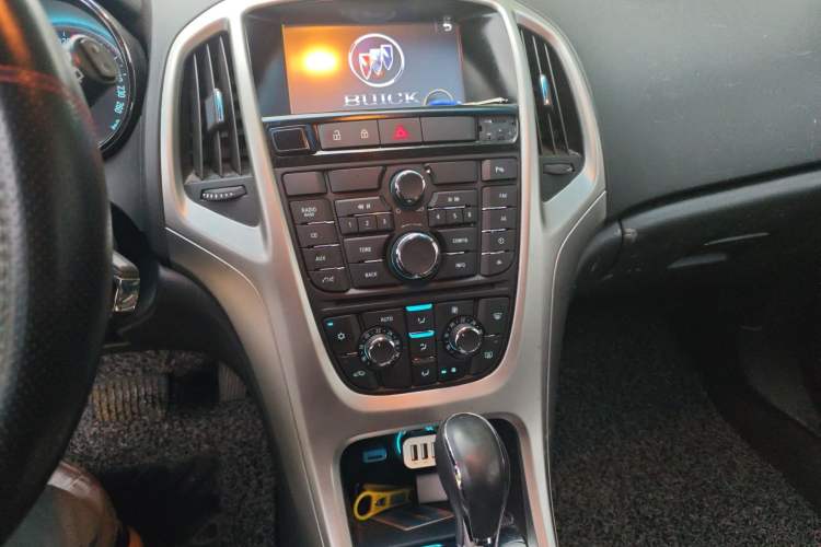 Used Buick GT 2014 XT 1.6L Automatic Fashion Edition Audio And AC Panel