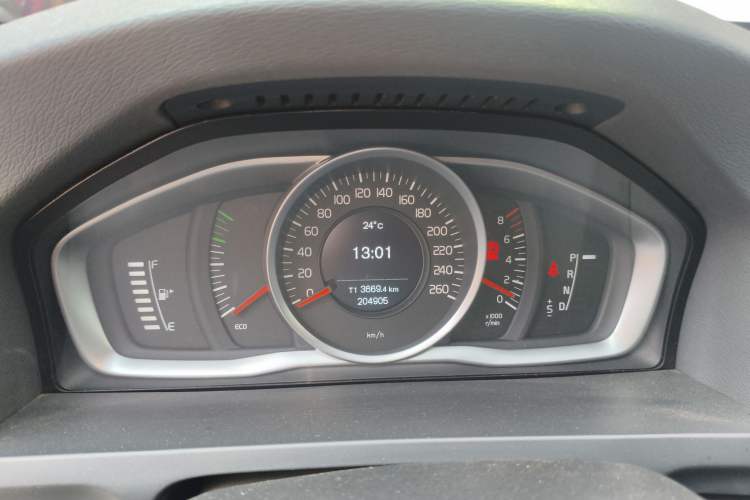 Used Volvo S60 2014 S60L 2.0T Zhiyuan Edition
