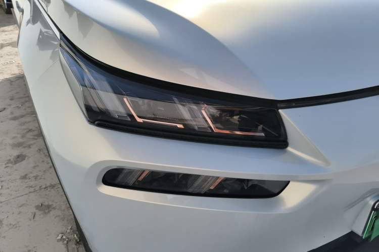 Used AION V 2021 Plus 70 Smart Technology Edition Lithium Iron Phosphate Right Front Headlight