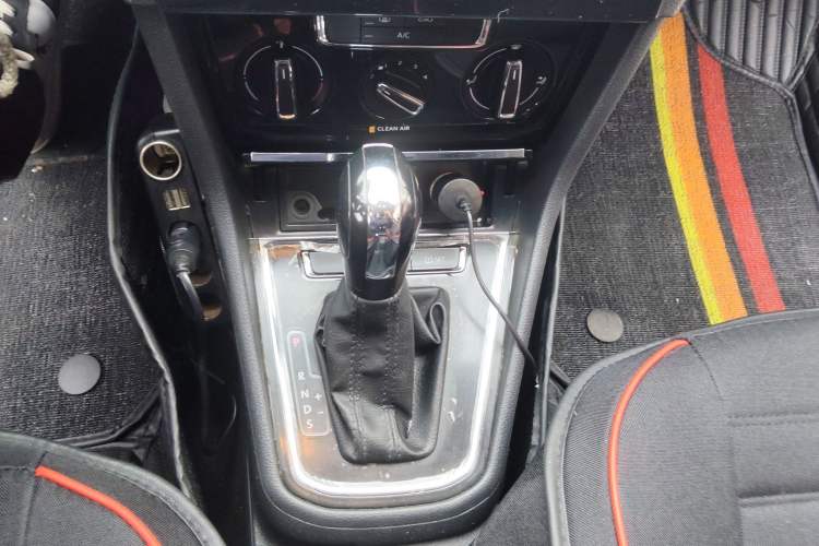 Used Volkswagen C-TREK 2018 1.5L Automatic Comfort Model Gear Lever