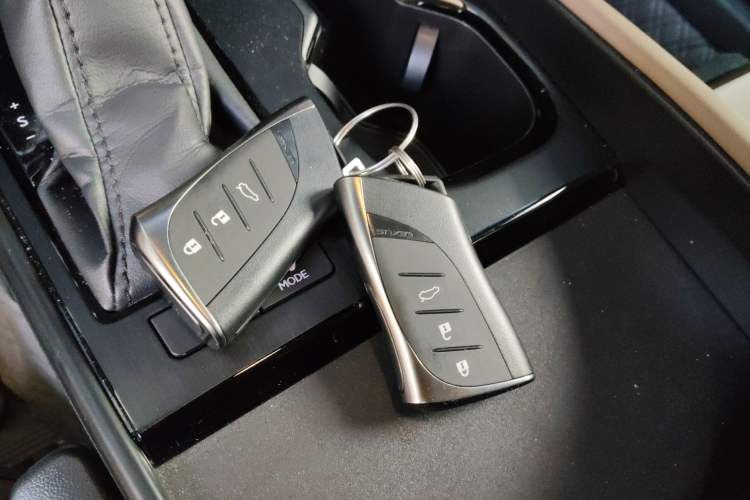 Used Lexus ES 2022 300h Deluxe Edition Vehicle Key