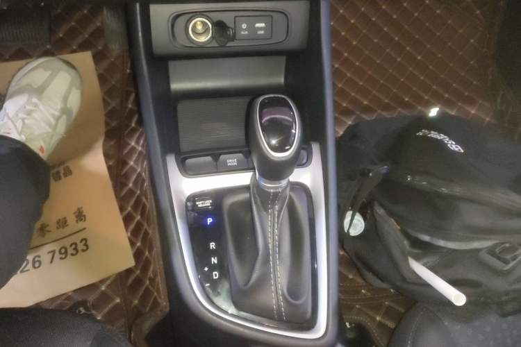 Used Hyundai Celesta 2018 1.6L Automatic GL Enjoyment Edition China VI compliant Gear Lever