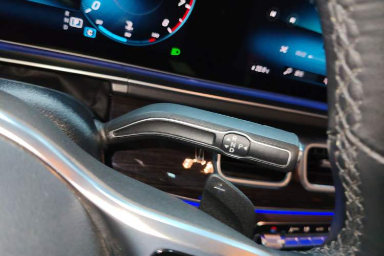 Used Mercedes-Benz GLE 2023 GLE 350 4MATIC Stylish Model Gear Lever