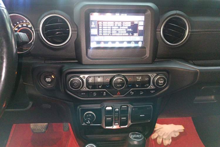 Used Jeep Wrangler 2019 2.0T Sahara 4-Door Version China V Standard Audio And AC Panel