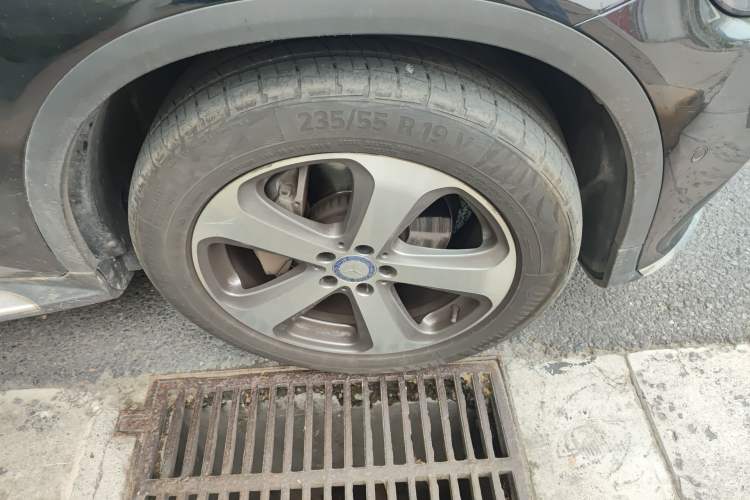 Used Mercedes-Benz GLC 2017 GLC 260 4MATIC Luxury Model Right Front Wheel Hub