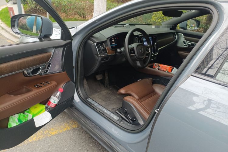 Used Volvo V90 2023 Cross Country B5 AWD Prestige Edition