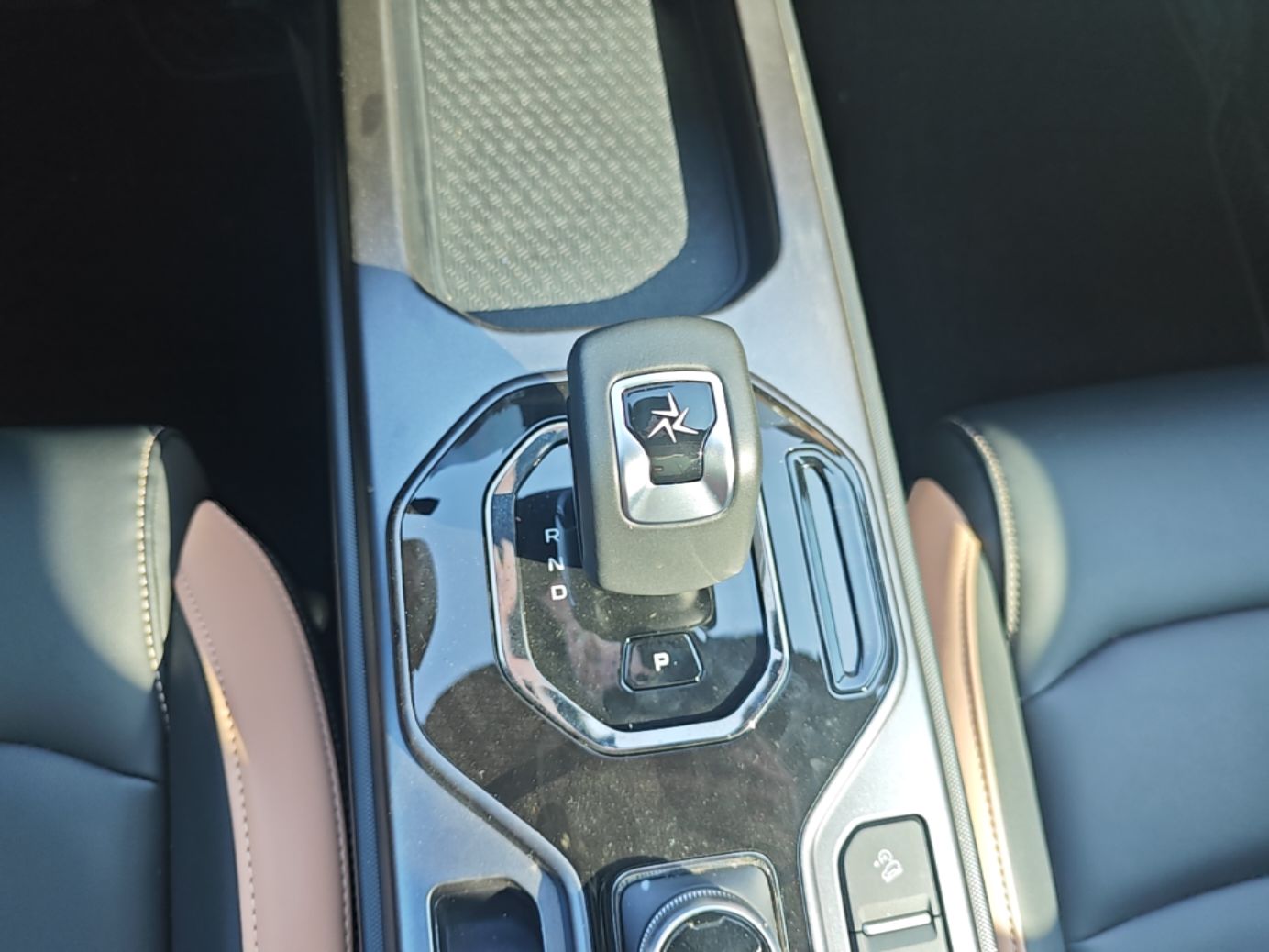 Geely Auto icon 2023 1.5TD Chocolate Luxe Edition — снимка 16
