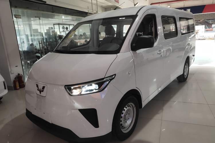Used Wuling Yangguang 2025 Model 400km Bus Edition—Comfort Edition