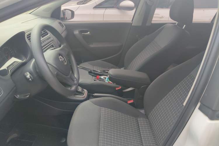 Used Volkswagen Polo 2014 1.6L Automatic Comfort Edition
