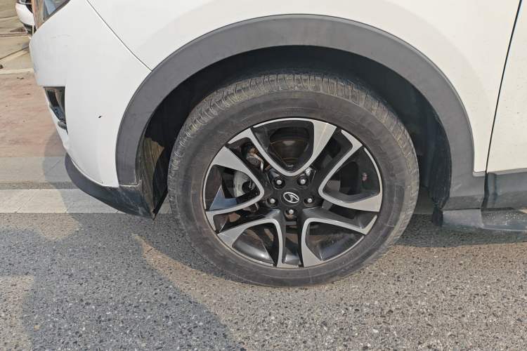 Used Soueast DX7 2017 1.5T Automatic White Rider Trim
