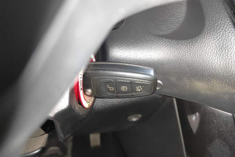 Used Ford Focus 2015 Hatchback 1.6L Manual Fashion Edition Vehicle Key