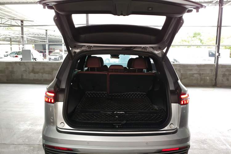 Used Geely Auto Monjaro L 2021 2.0TD DCT EVO Two-Wheel Drive Prestige Version Trunk