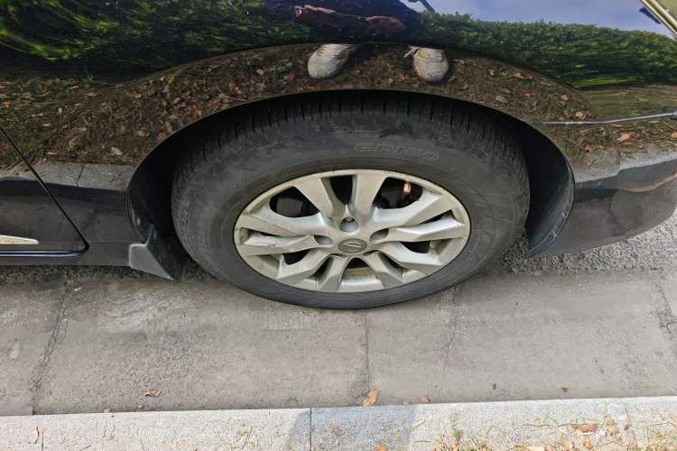 Used Nissan Teana 2013 2.0L XL Comfort Edition Right Front Wheel Hub