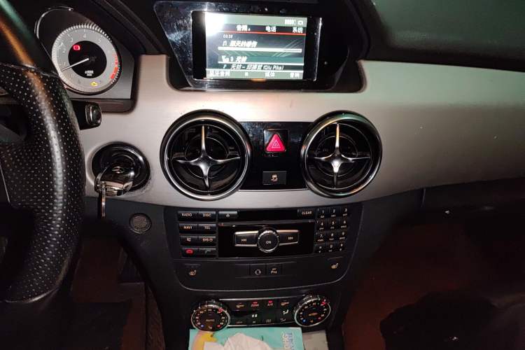 Used Mercedes-Benz GLK-Class 2013 GLK 300 4MATIC Dynamic Sunroof Model