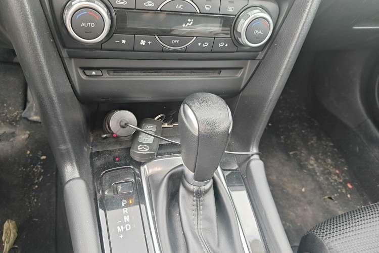 Used Mazda 3 Axela 2017 Sedan 1.5L Automatic Luxury Model Emission Standard China V
