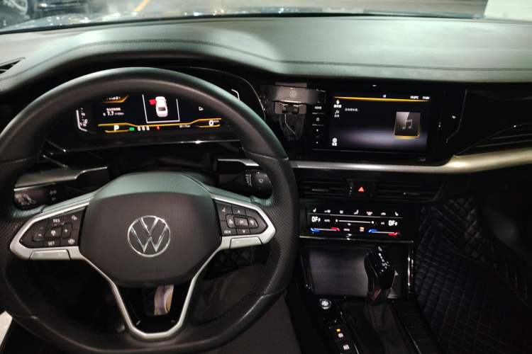 Used Volkswagen Passat 2022 330TSI Elite Edition Center Console