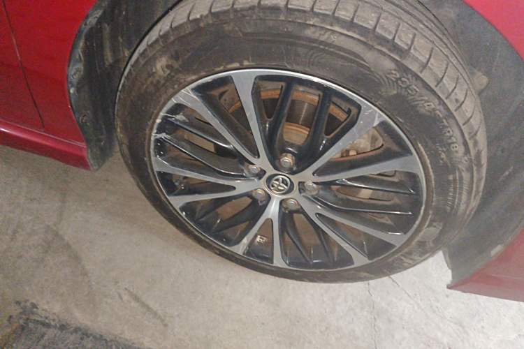 Used Toyota Camry 2018 2.0S FENGSHANG Edition Right Front Wheel Hub