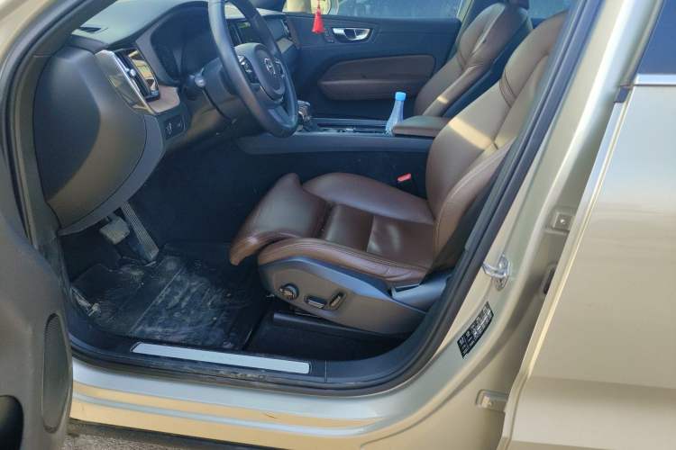 Used Volvo XC60 2021 T5 4x4 Smart Luxury Edition Driver Seat