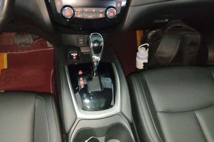 Used Nissan X-Trail 2022 2.0L Two-Wheel Drive Smart Connect Premium Edition