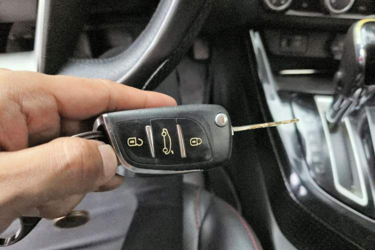 Used Nissan Lannia 2016 1.6L CVT Cool Edition Vehicle Key