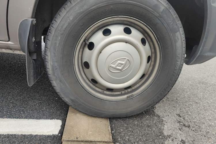 Used SAIC MAXUS Xintu V80 2019 2.5T Classic AMT Aoyuntong Short Wheelbase Mid-Roof 5/6-Seater Right Front Wheel Hub