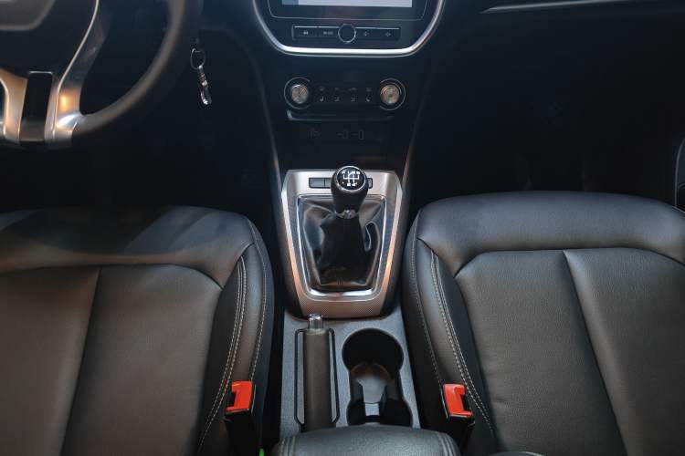 Used Roewe RX3 2018 1.6L Manual Internet Smart Edition
