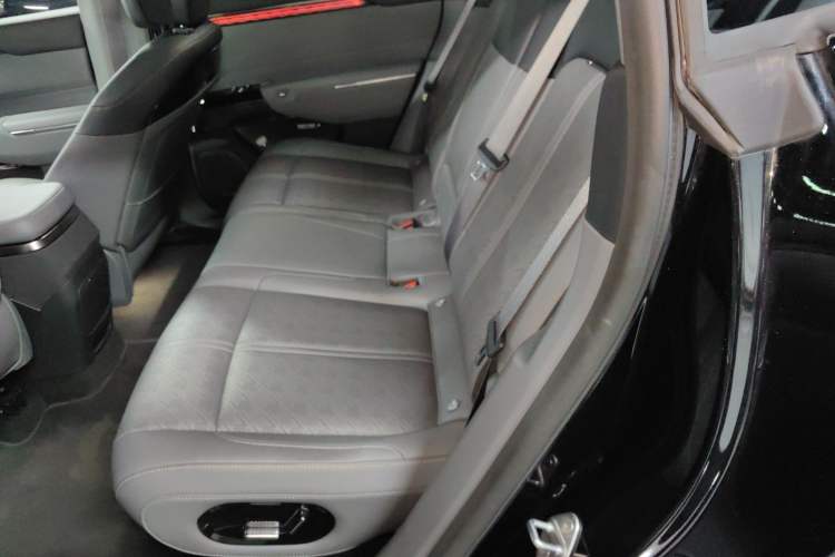 Used Zeekr 7X 2025 100 kWh Long-Range Rear-Wheel Drive with Intelligent Driving Features