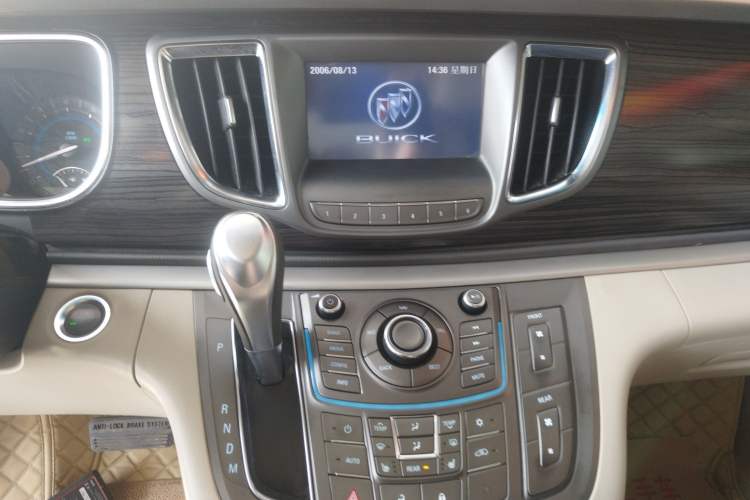 Used Buick GL8 2011 3.0L XT Luxury Business Flagship Edition Audio And AC Panel