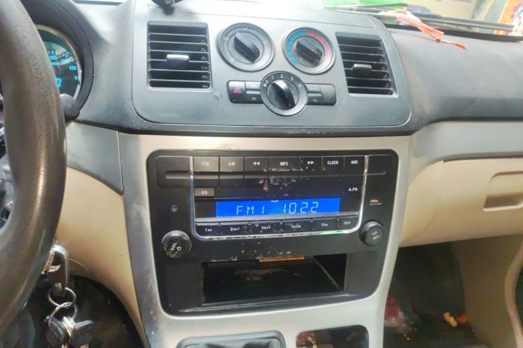 Used CHANGAN KAICHENG Ruixing M90 2017 2.0L Value Edition 6-Seater Hatchback 4G94S Audio And AC Panel