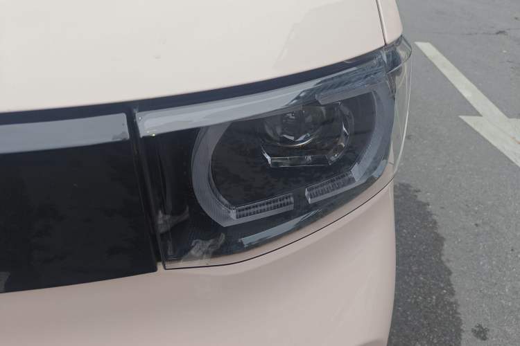 Used Wuling Hongguang MINIEV 2021 Macaron Fashion Model Lithium Iron Phosphate Left Front Headlight