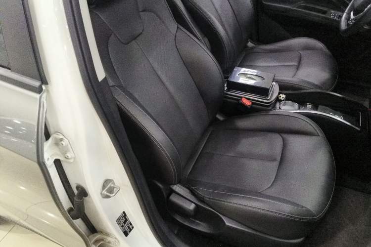 Used NETA V 2021 Long-Range Entertainment Edition Upgrade Model Right Front Seat