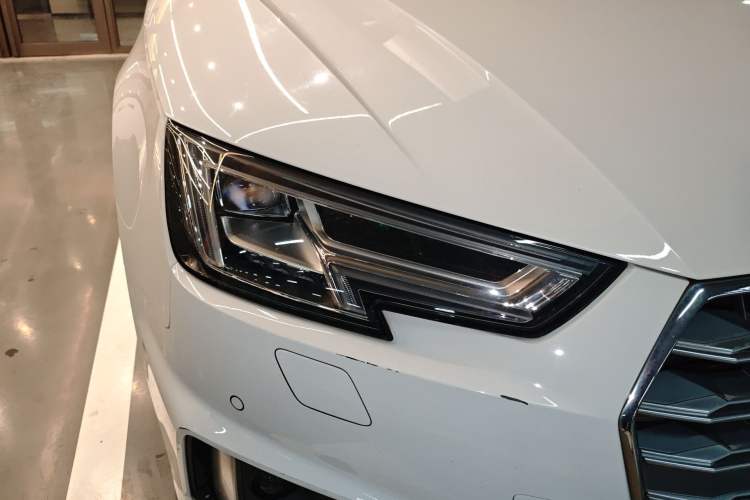 Used Audi A4L 2019 40 TFSI Fashion Edition China VI Emission Standard Right Front Headlight