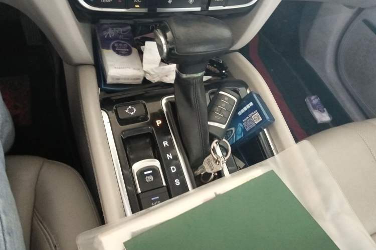 Used GAC Trumpchi GS8 2017 320T Two-Wheel Drive Luxury Smart Connectivity Version (7 Seats) Gear Lever