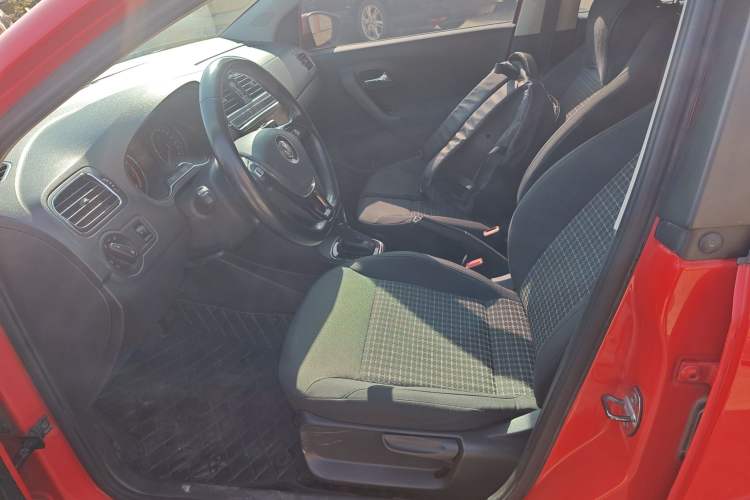 Used Volkswagen Polo 2016 1.6L Automatic Comfort Model
