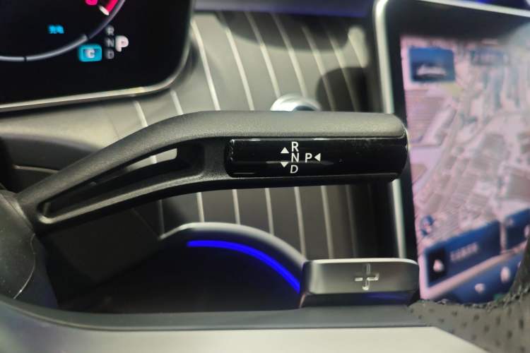 Used Mercedes-Benz C-Class 2023 Restyled C 260 L Night Edition Sports Version Gear Lever