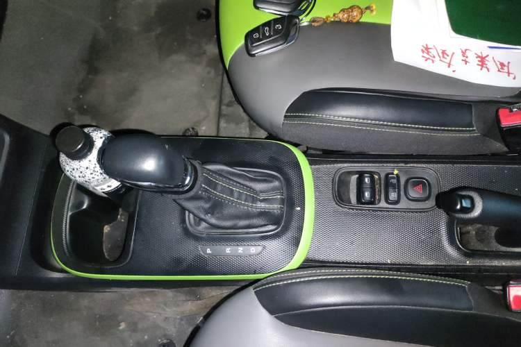 Used Roewe Clever 2021 302km All-Round Version Gear Lever