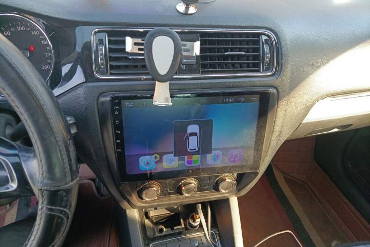 Used Volkswagen Sagitar 2015 1.6L Manual Comfort Model Audio And AC Panel