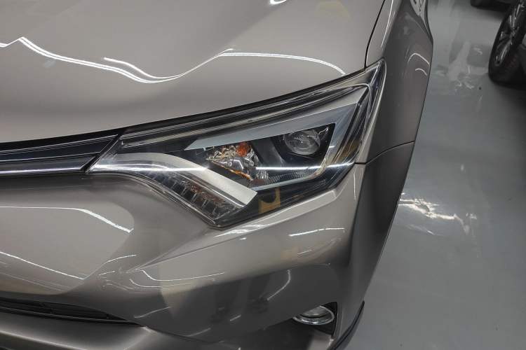 Used Toyota RAV4 2016 2.0L CVT Two-Wheel Drive Smart Edition China V Standard Left Front Headlight